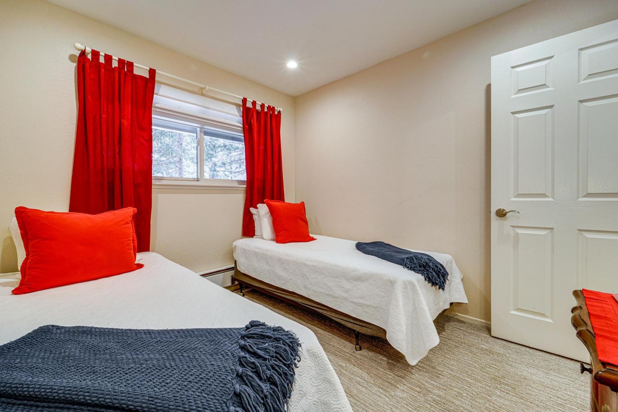Tahoe Condo About 1 Mi To Diamond Peak Ski Resort! インクライン・ビレッジ エクステリア 写真