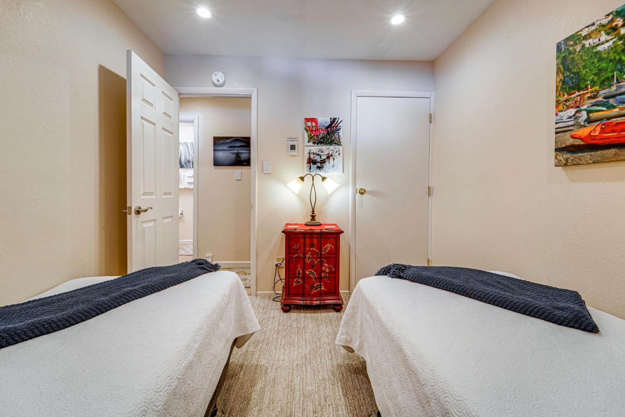 Tahoe Condo About 1 Mi To Diamond Peak Ski Resort! インクライン・ビレッジ エクステリア 写真