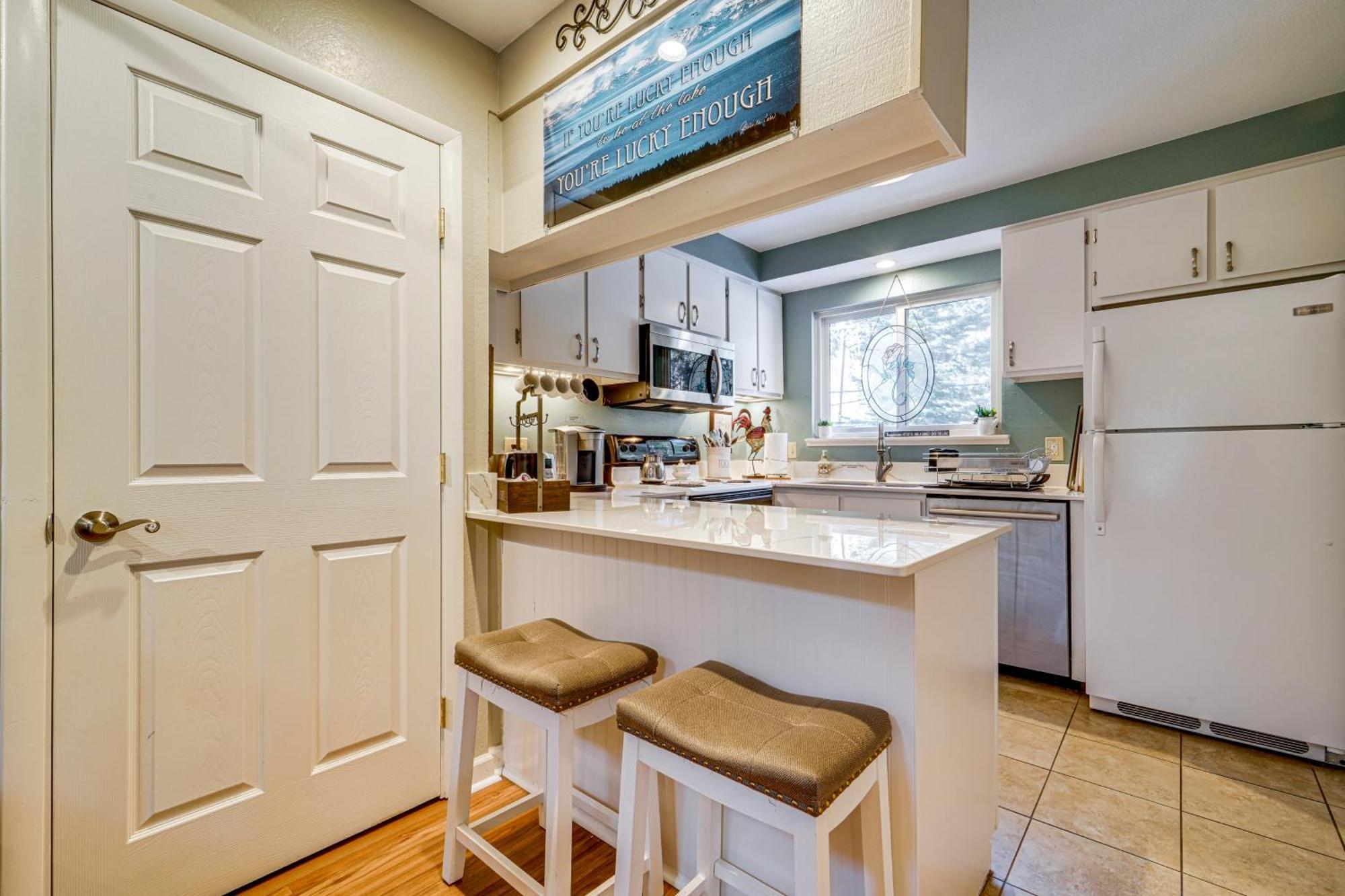 Tahoe Condo About 1 Mi To Diamond Peak Ski Resort! インクライン・ビレッジ エクステリア 写真