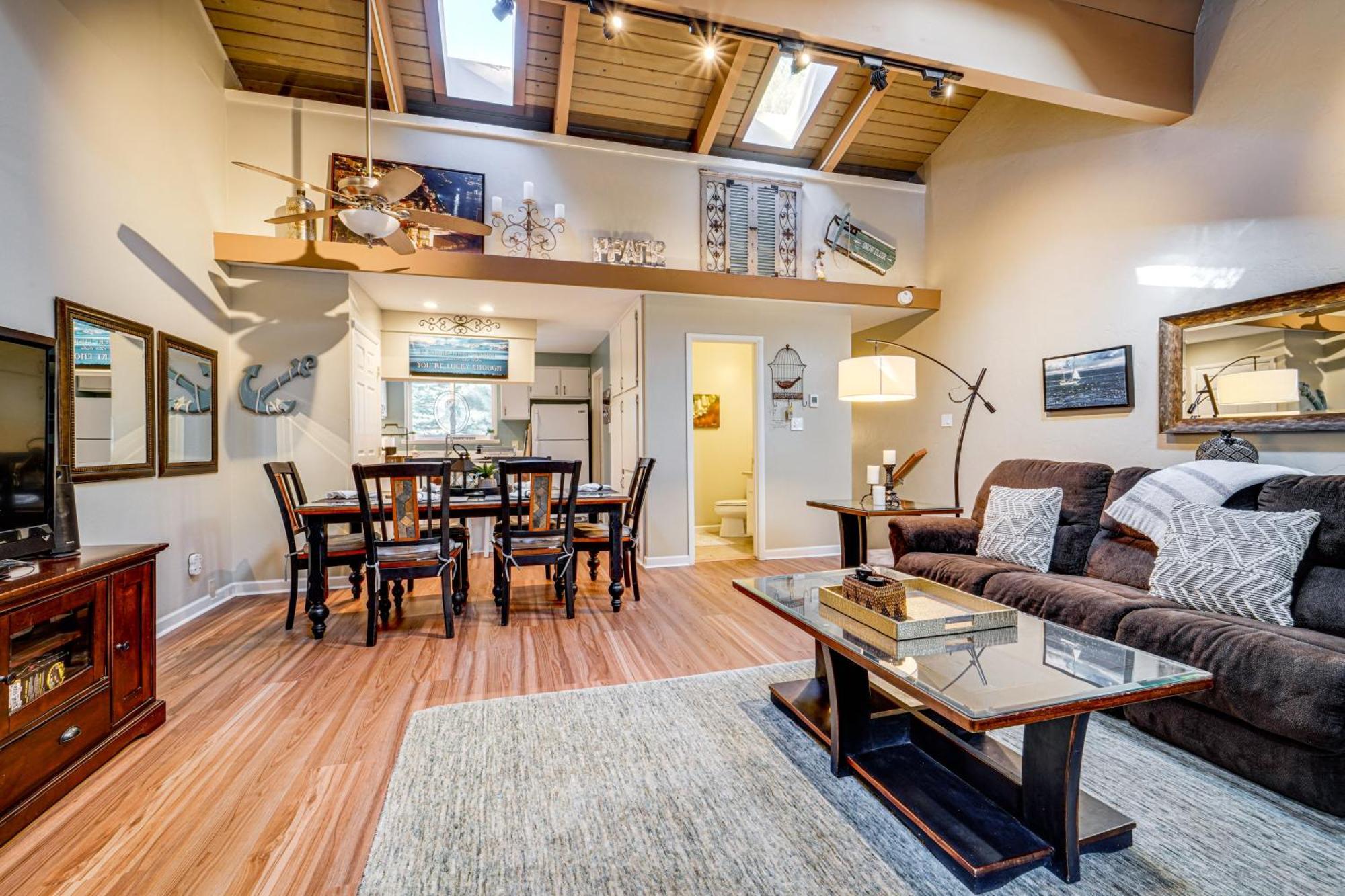 Tahoe Condo About 1 Mi To Diamond Peak Ski Resort! インクライン・ビレッジ エクステリア 写真