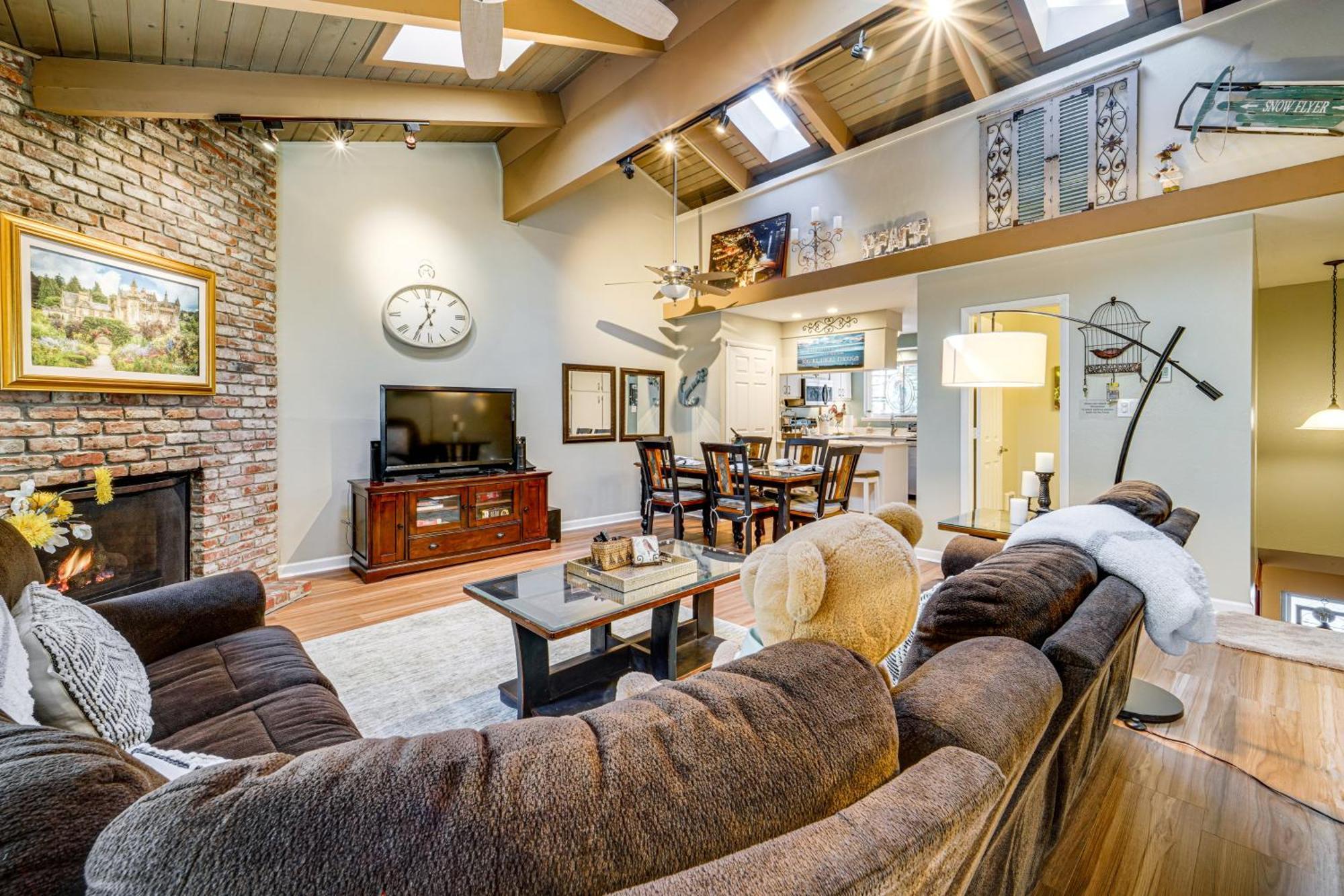 Tahoe Condo About 1 Mi To Diamond Peak Ski Resort! インクライン・ビレッジ エクステリア 写真